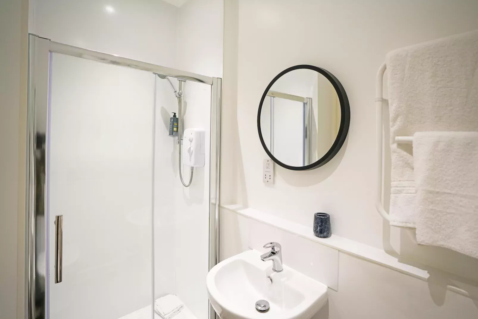 Kingston Luxe Suites Riverside Apartment Belvilla-Badkamer