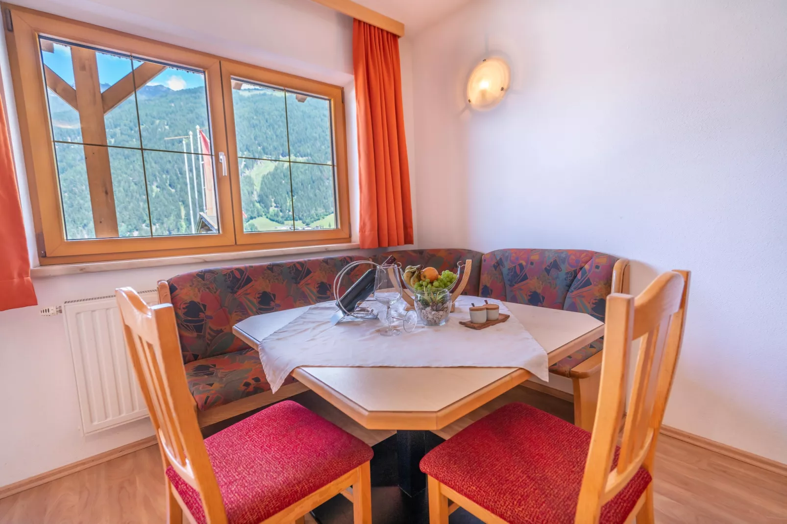 Apartment 1-Eetkamer