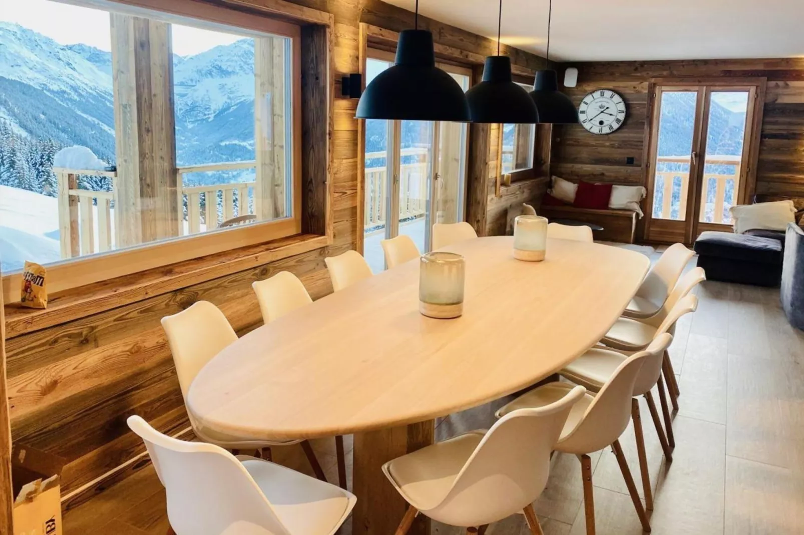 Paradis Perdu SKI IN & QUIET chalet 14 personnes-Eetkamer