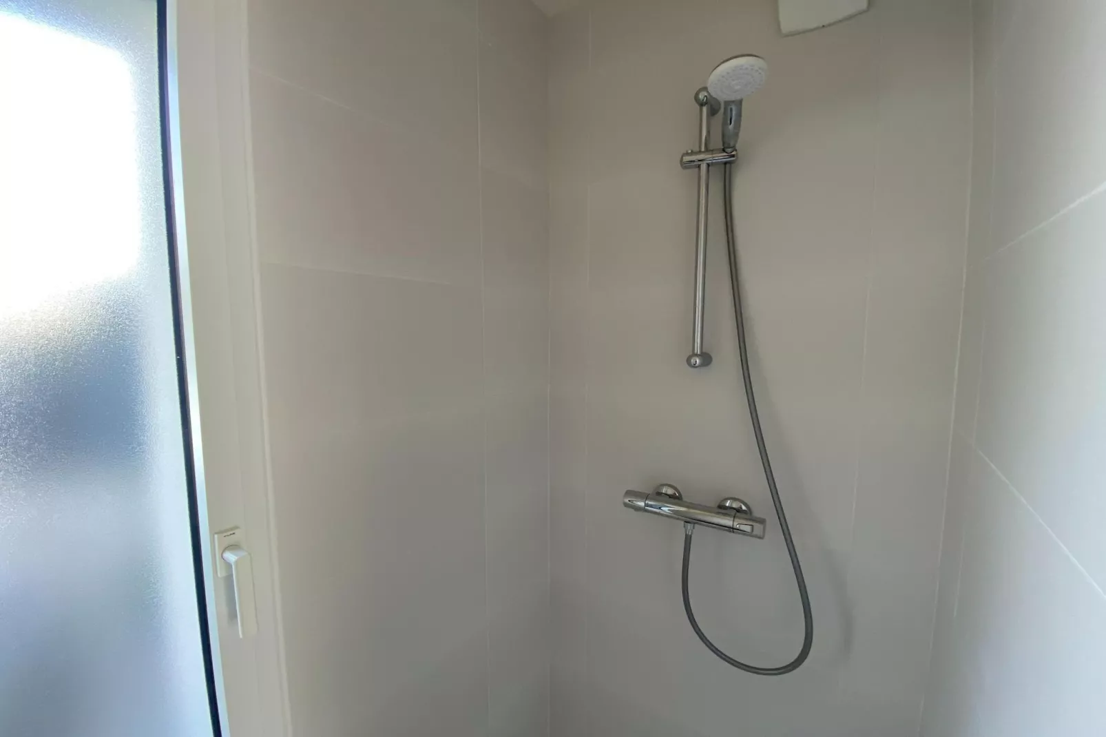 Charmant appartement indépendant-Badkamer