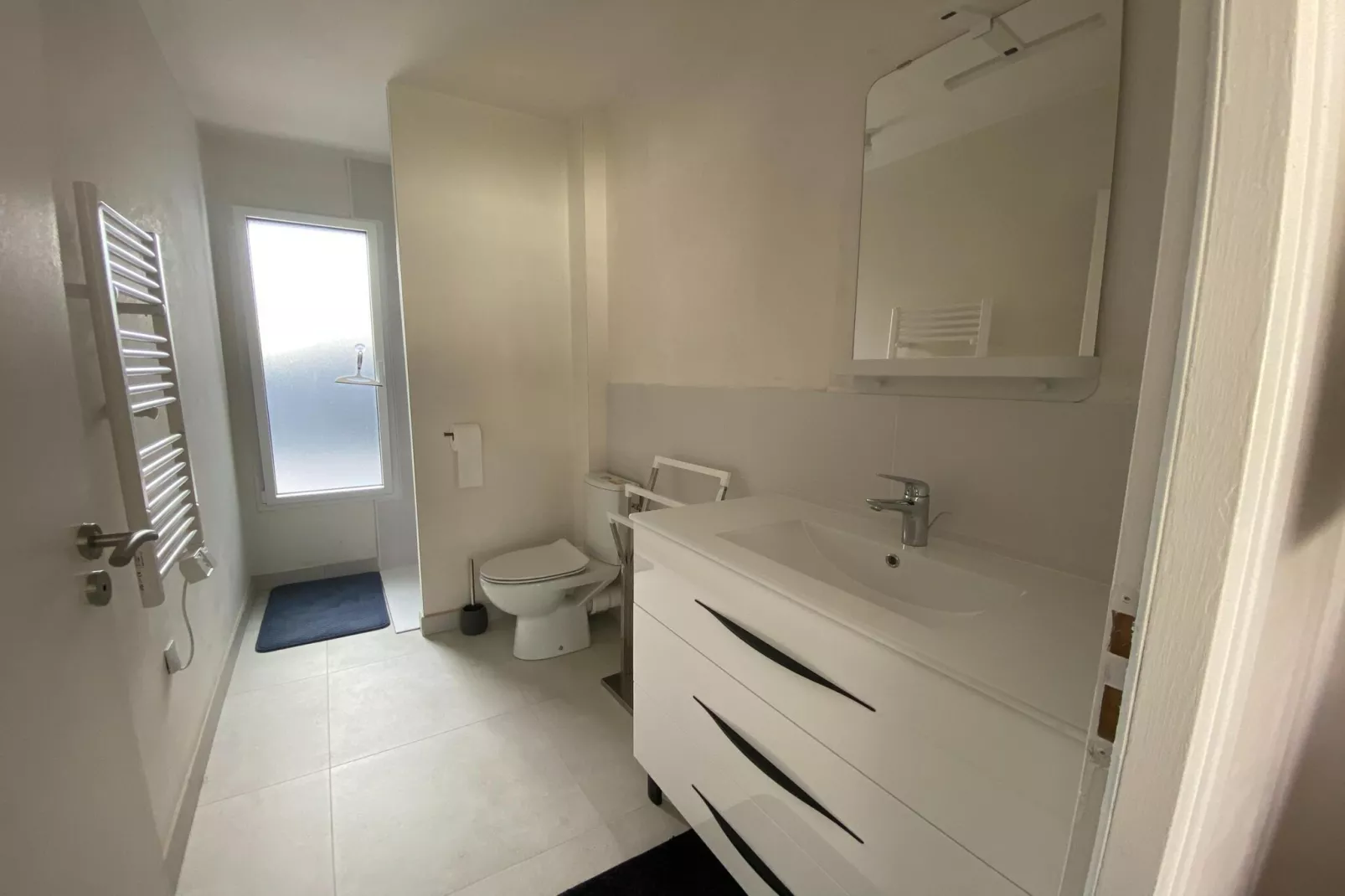 Charmant appartement indépendant-Badkamer