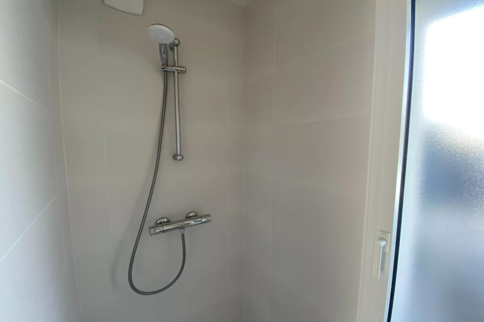 Charmant appartement indépendant-Badkamer