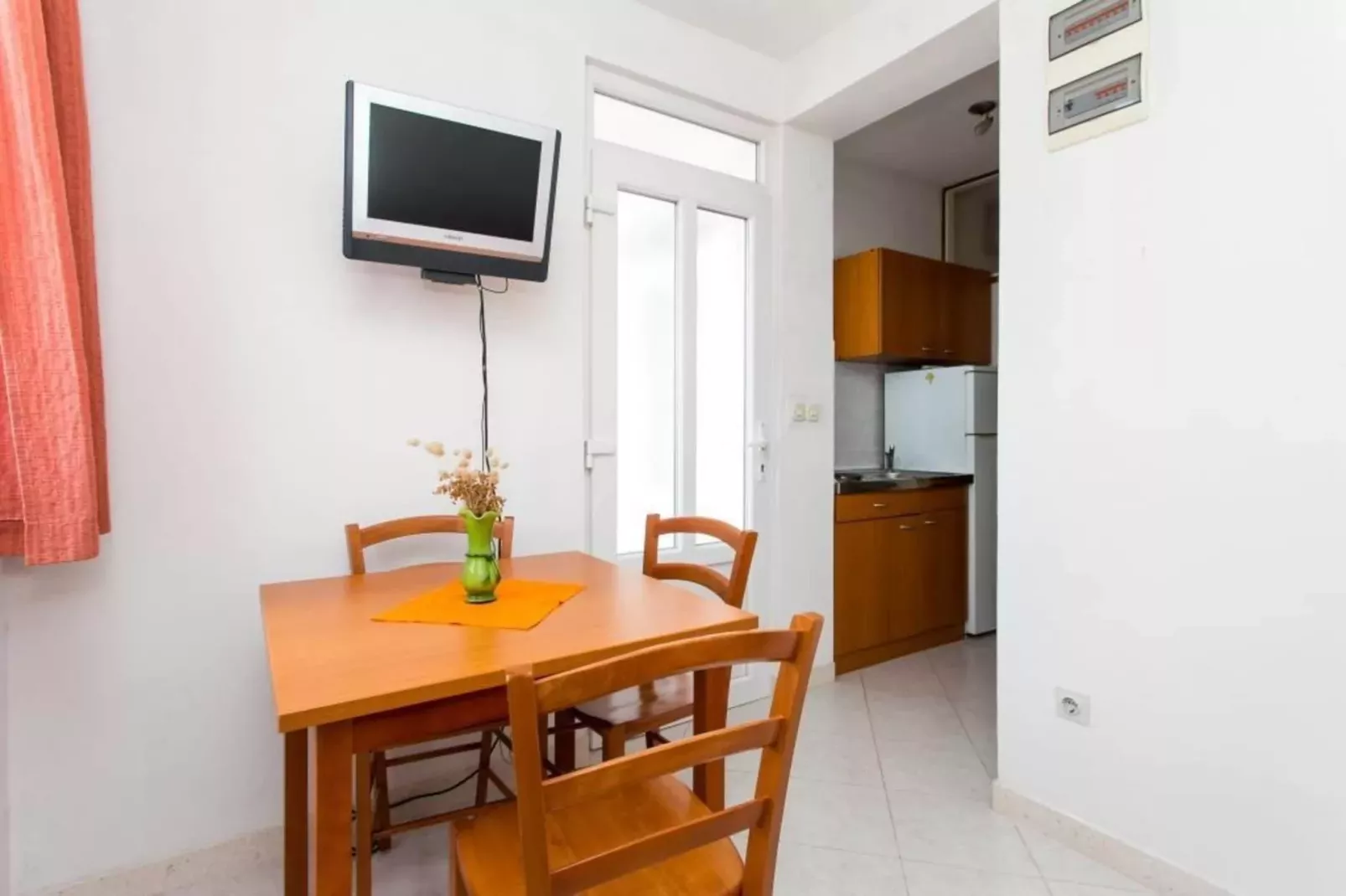 Guest House Old Town View- One Bedroom Apartment (2 Adults)-Eetkamer
