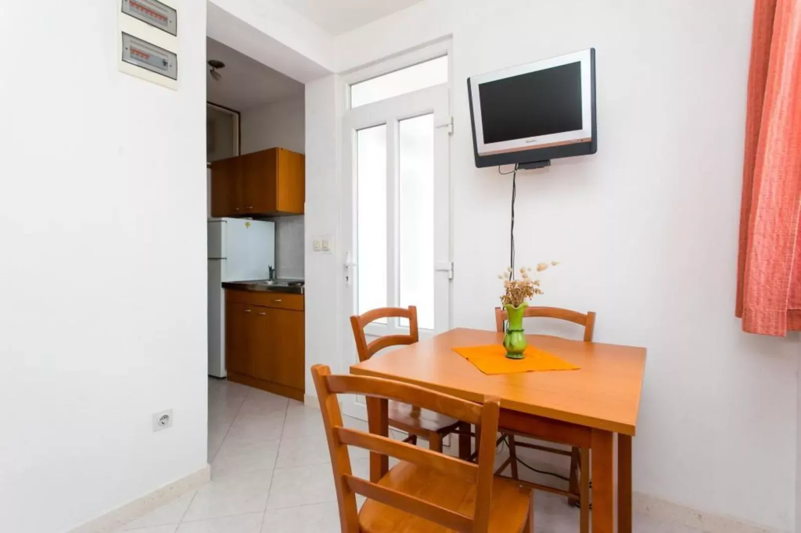 Guest House Old Town View- One Bedroom Apartment (2 Adults)-Eetkamer