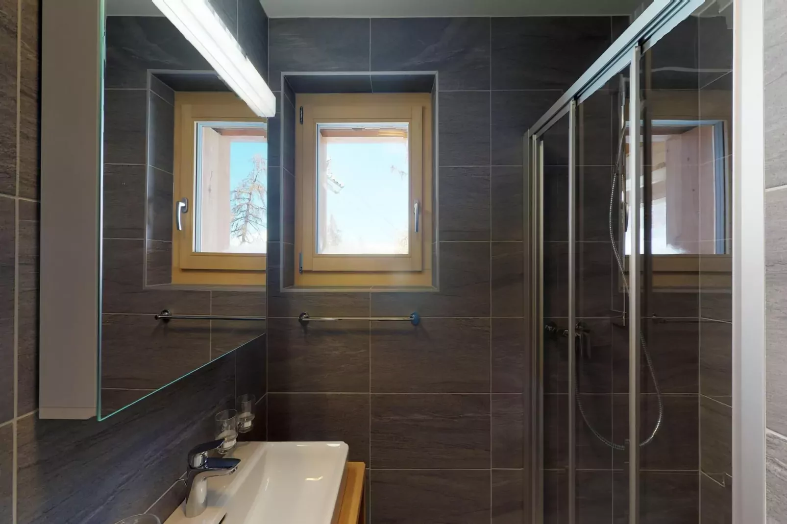 Les Mayens MB 022 - LUXURY apartment 14 pers-Badkamer