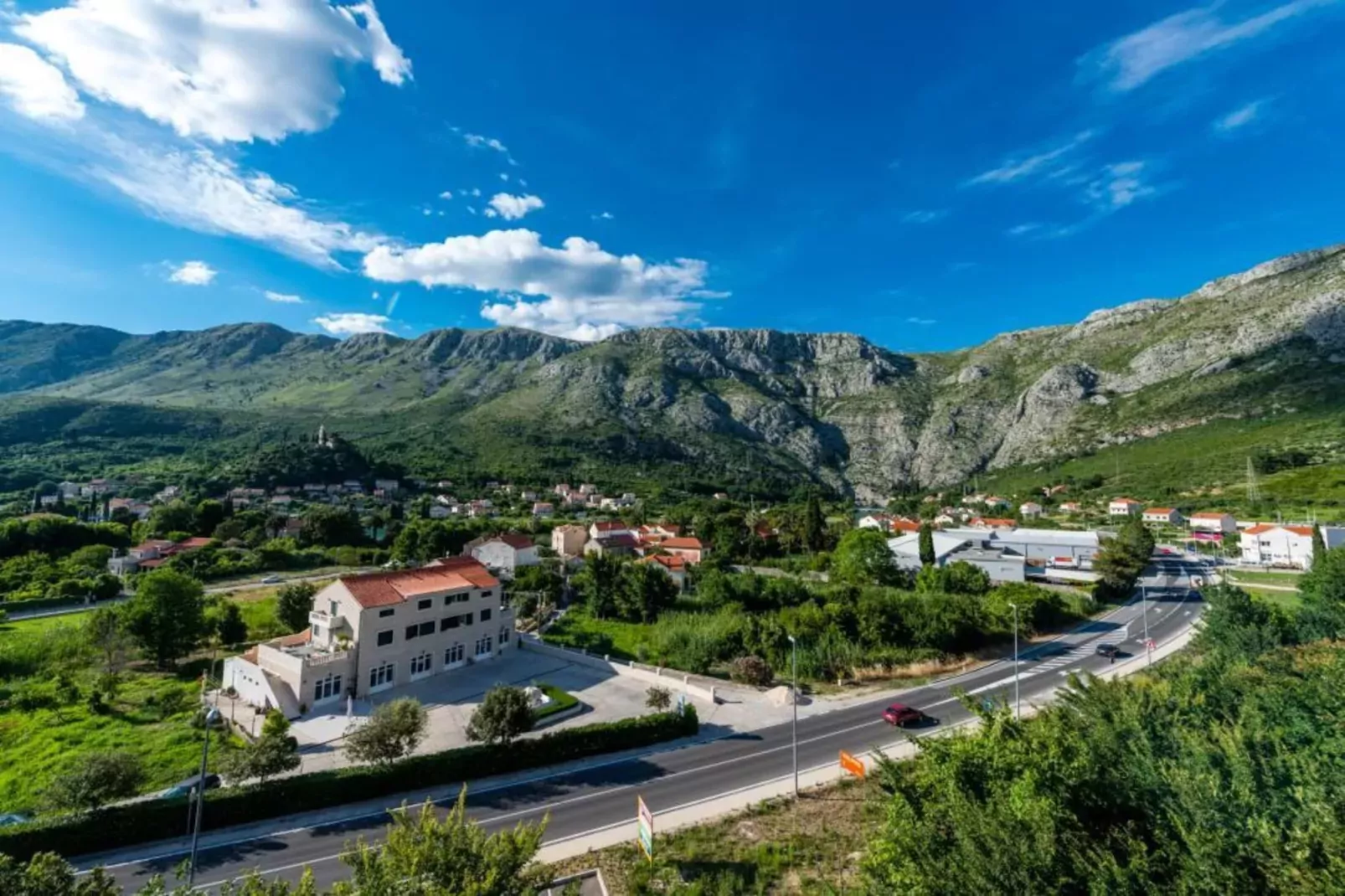 Apartments Azzurro- One Bedroom Apartment with Terrace and Hot Tub ( Azzurro II-gornji)-Buitenkant zomer