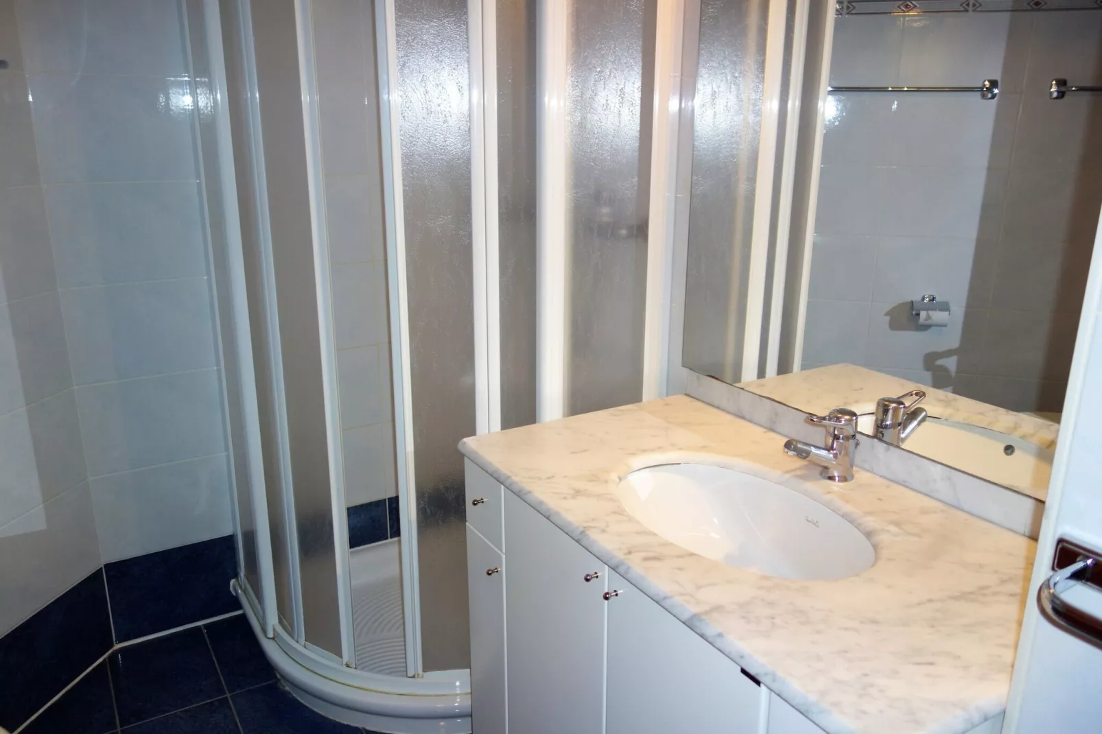 HCR 141 - COMFORTABLE apartment 8 pers-Badkamer