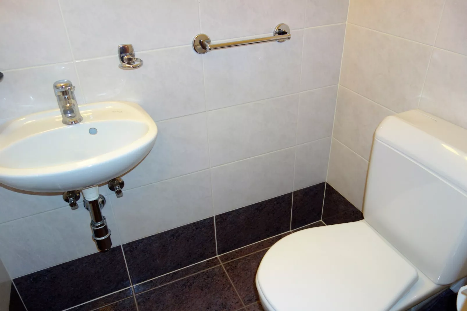 HCR 141 - COMFORTABLE apartment 8 pers-Badkamer