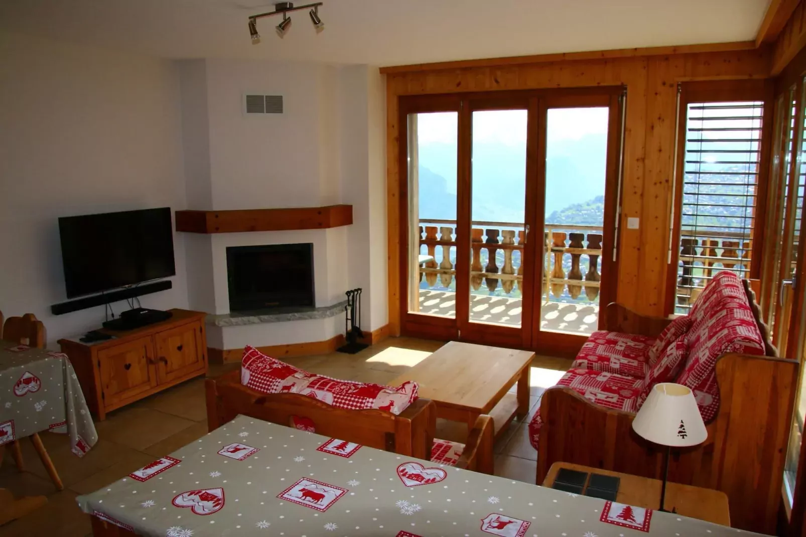 Balcons du Soleil Y3 322 -QUIET apartment 4 pers-Woonkamer