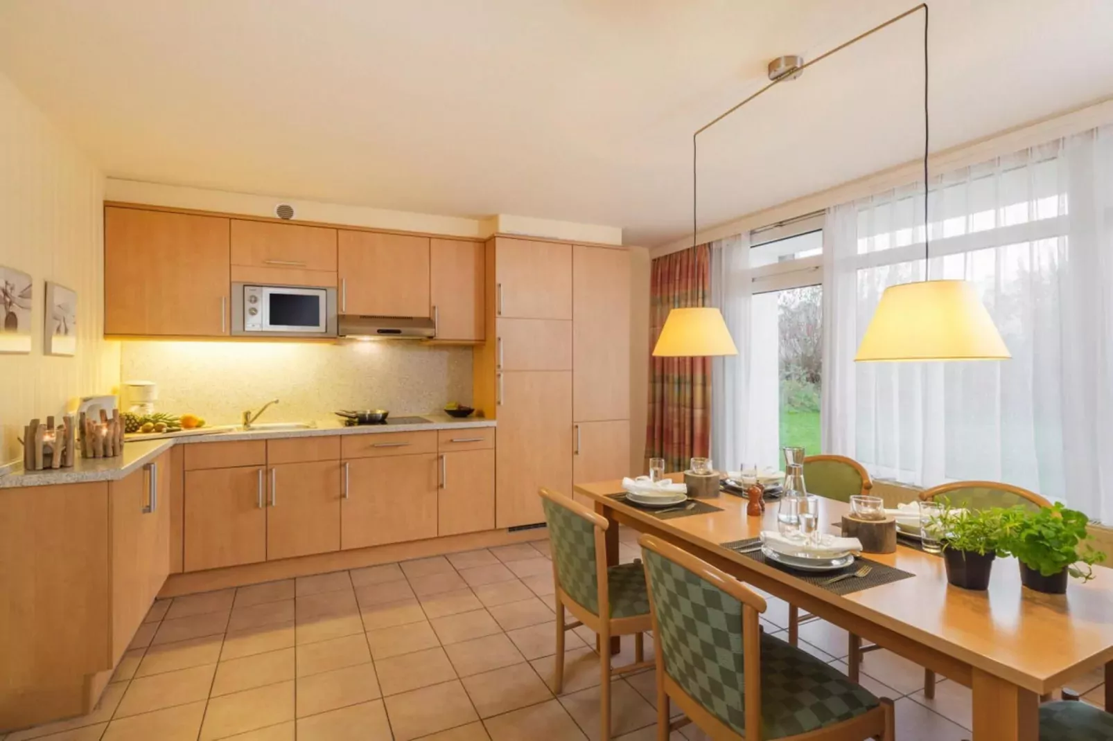 Gartenapartment-Eetkamer