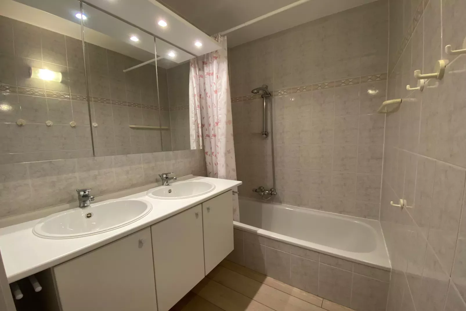 CASINO AB B0202-Badkamer