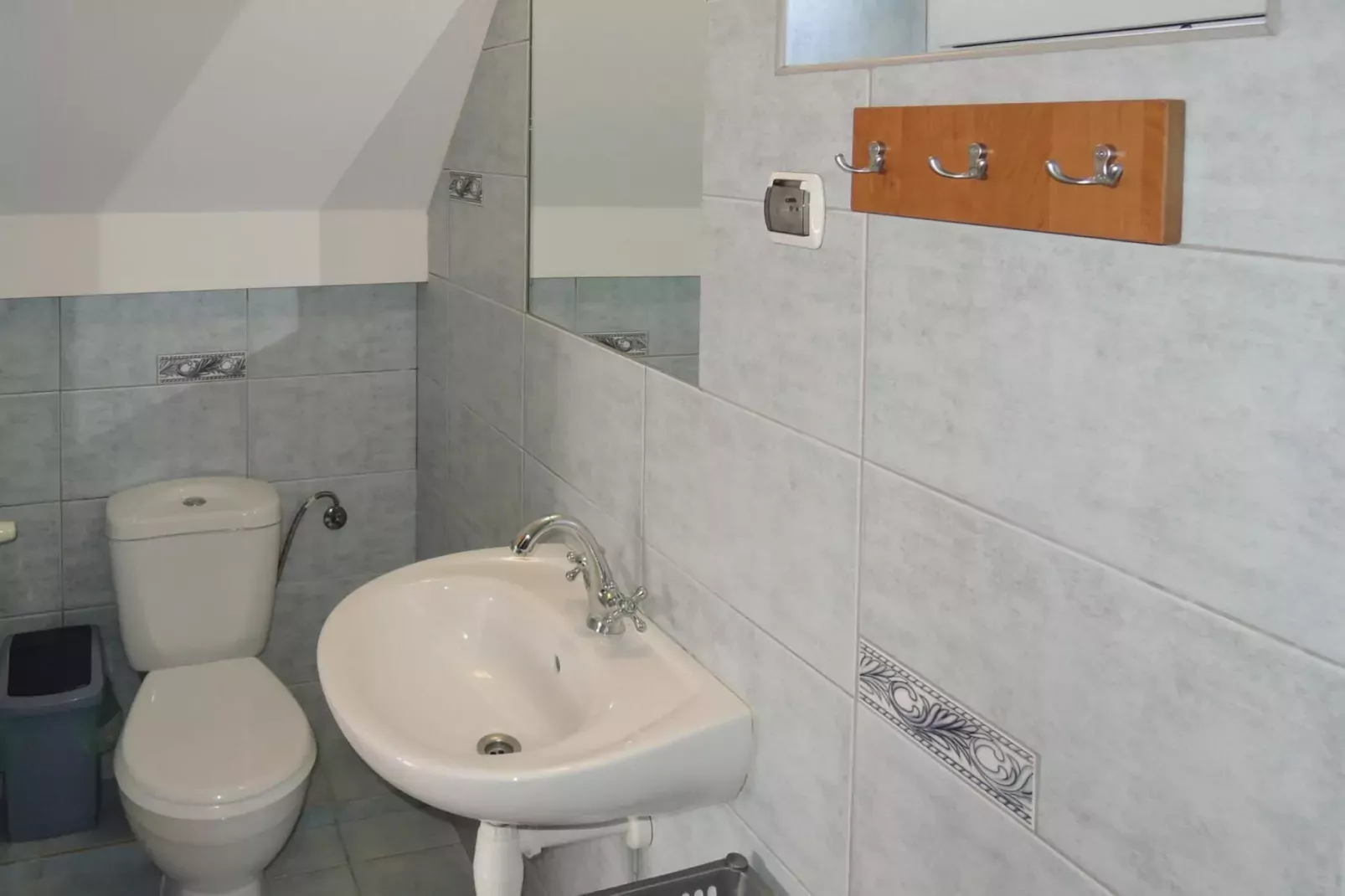 Lovely holiday home in Pobierowo for 20 persons-Badkamer