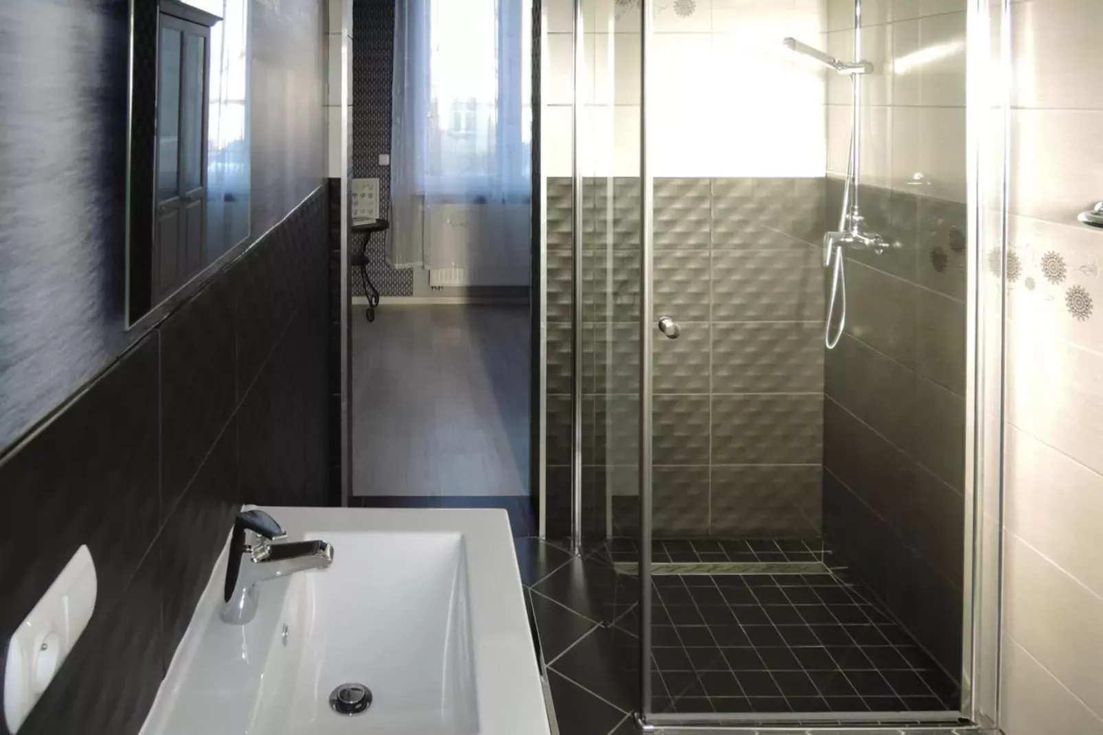 Holiday luxury apartment in Rewal-Badkamer