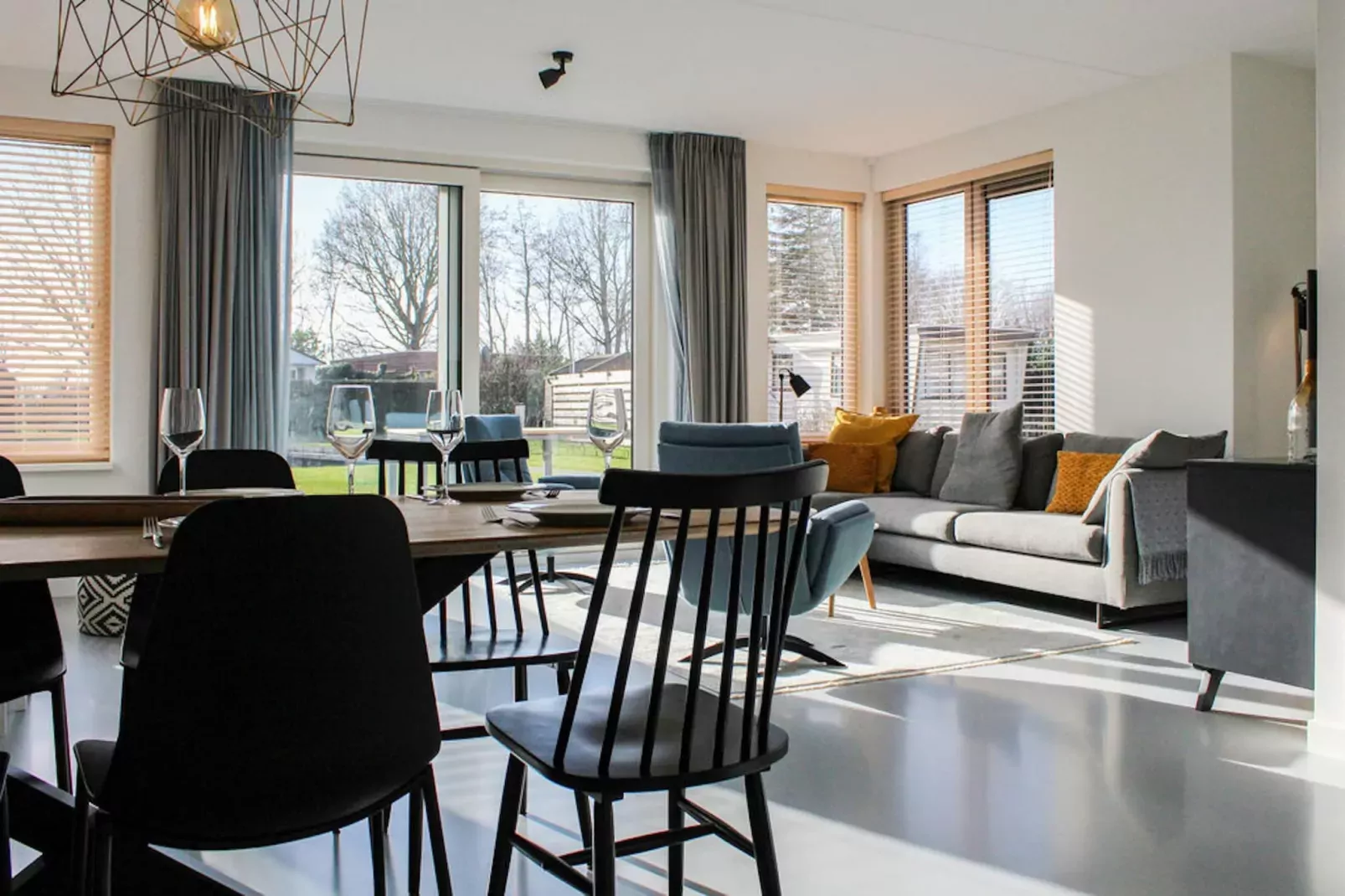 Recreatiepark Idskenhuizen 8-Eetkamer