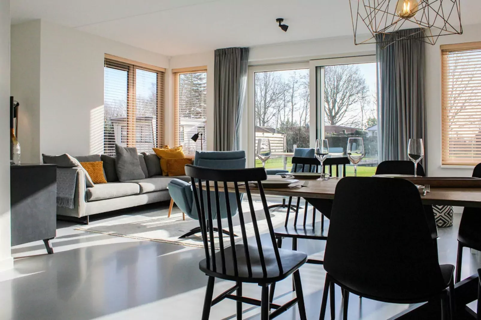 Recreatiepark Idskenhuizen 8-Eetkamer