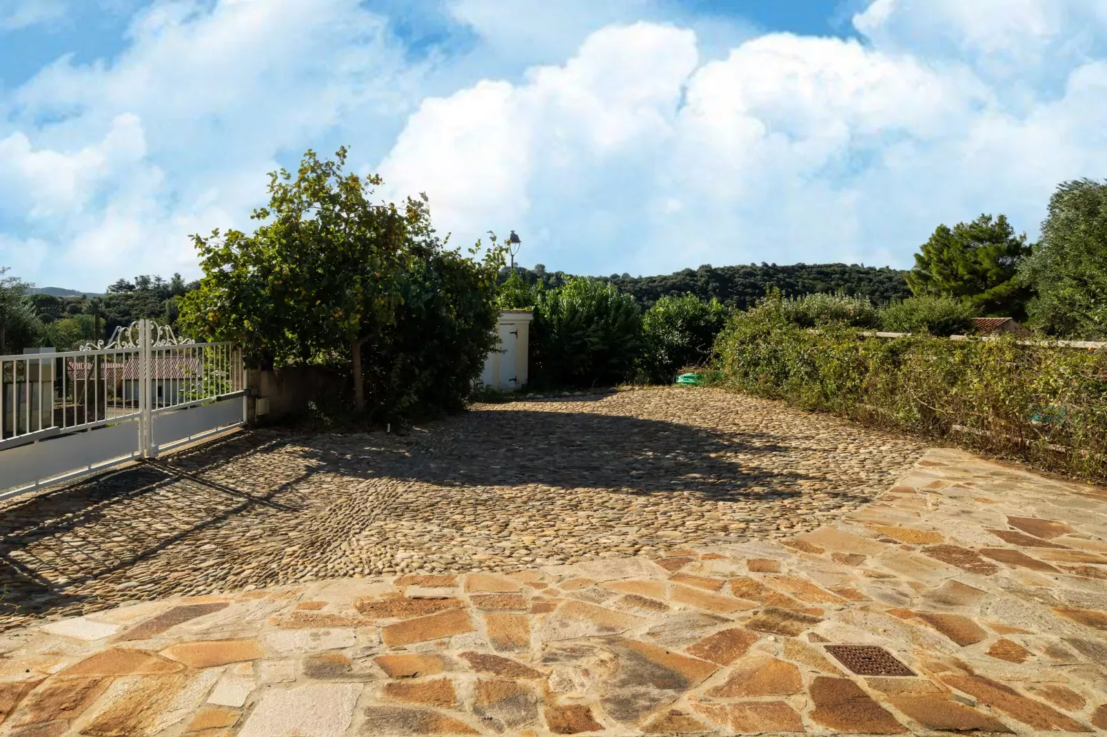 Villa in Roquebrun met privézwembad-Uitzicht zomer