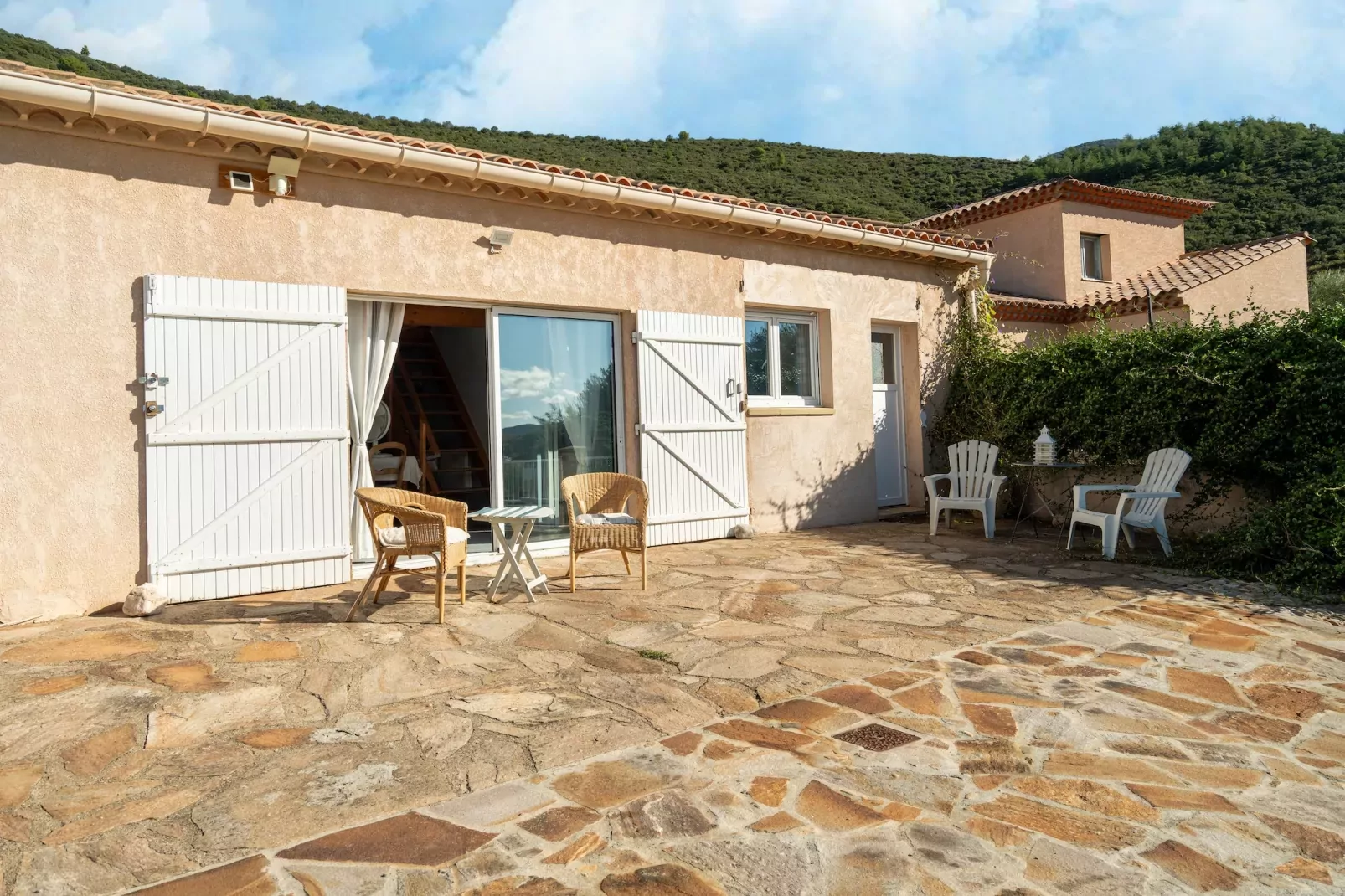 Villa in Roquebrun met privézwembad-Buitenkant zomer