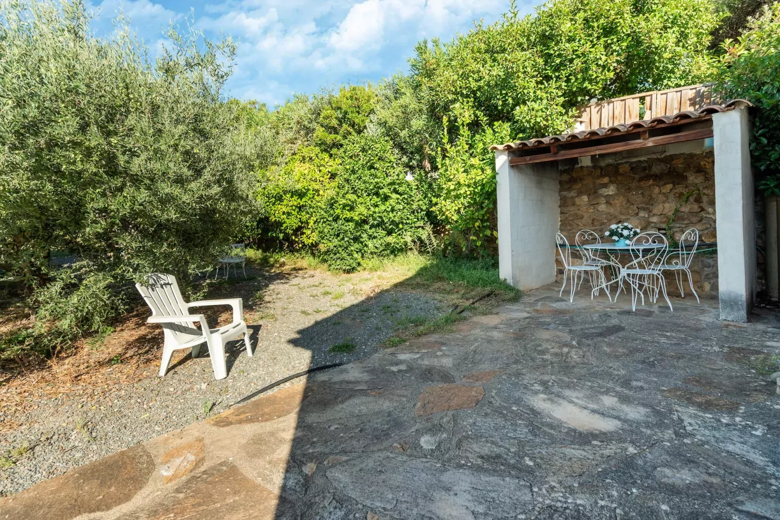 Villa in Roquebrun met privézwembad-Tuinen zomer