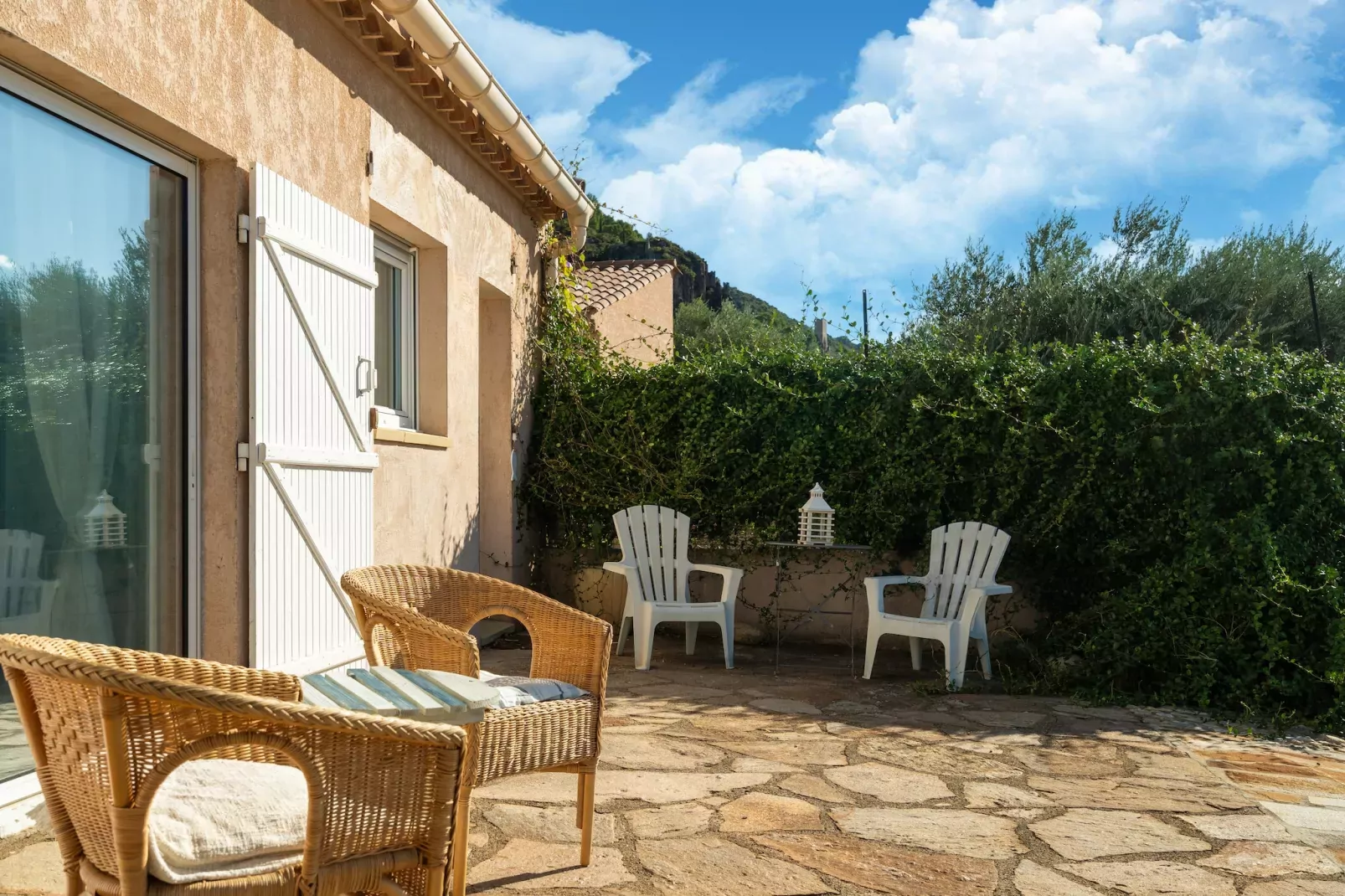Villa in Roquebrun met privézwembad-Terrasbalkon