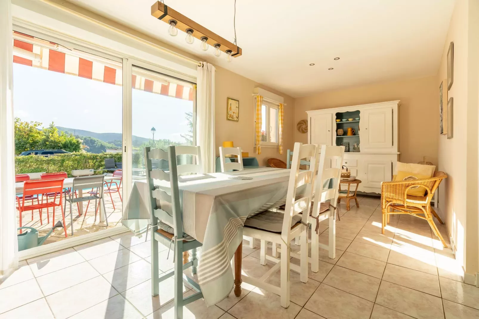 Villa in Roquebrun met privézwembad-Eetkamer