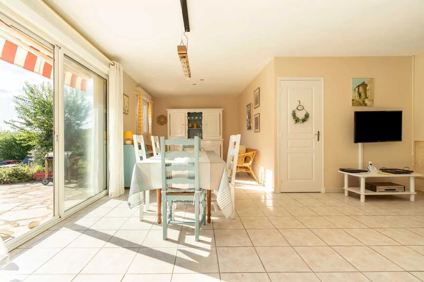 Villa in Roquebrun met privézwembad-Eetkamer