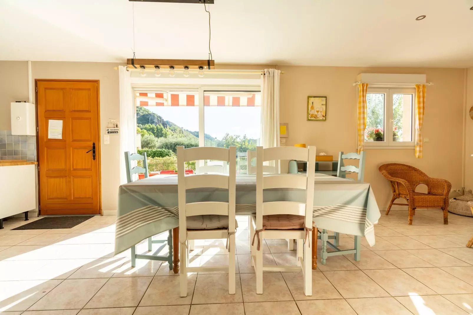 Villa in Roquebrun met privézwembad-Eetkamer