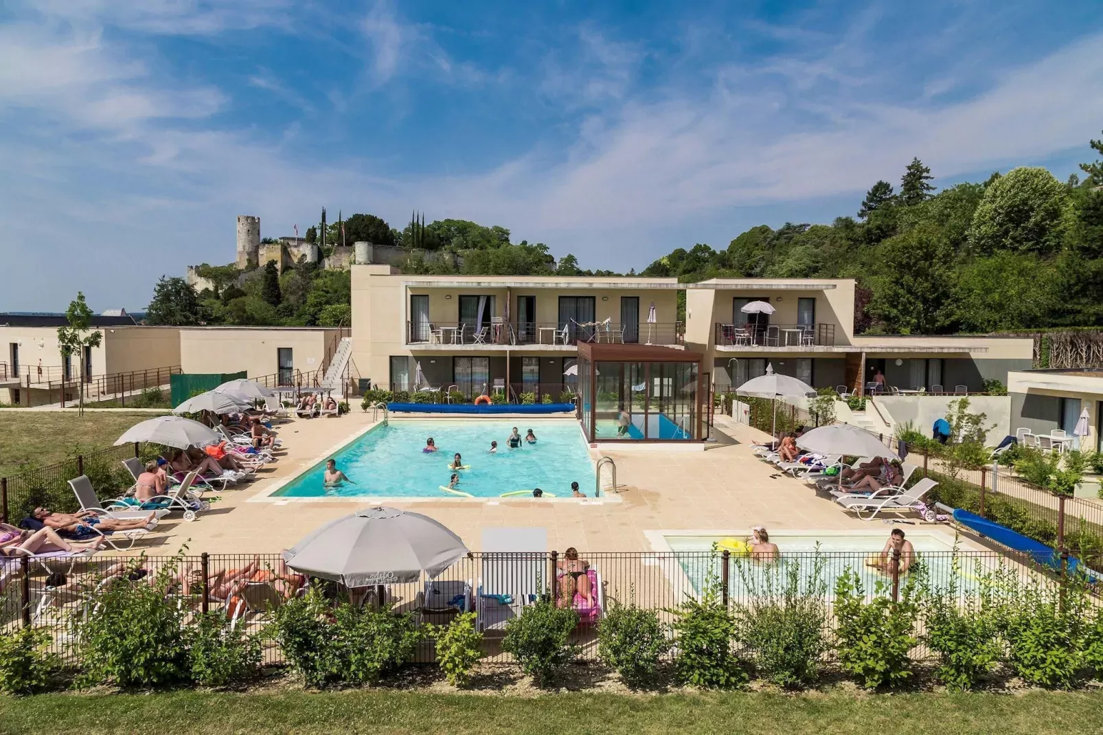 Le Clos Saint Michel 3-Buitenkant zomer