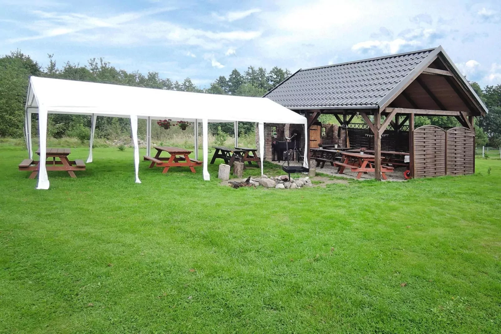 Holiday House Troszyn  Himbeer Haus 60 qm-Buitenkant zomer