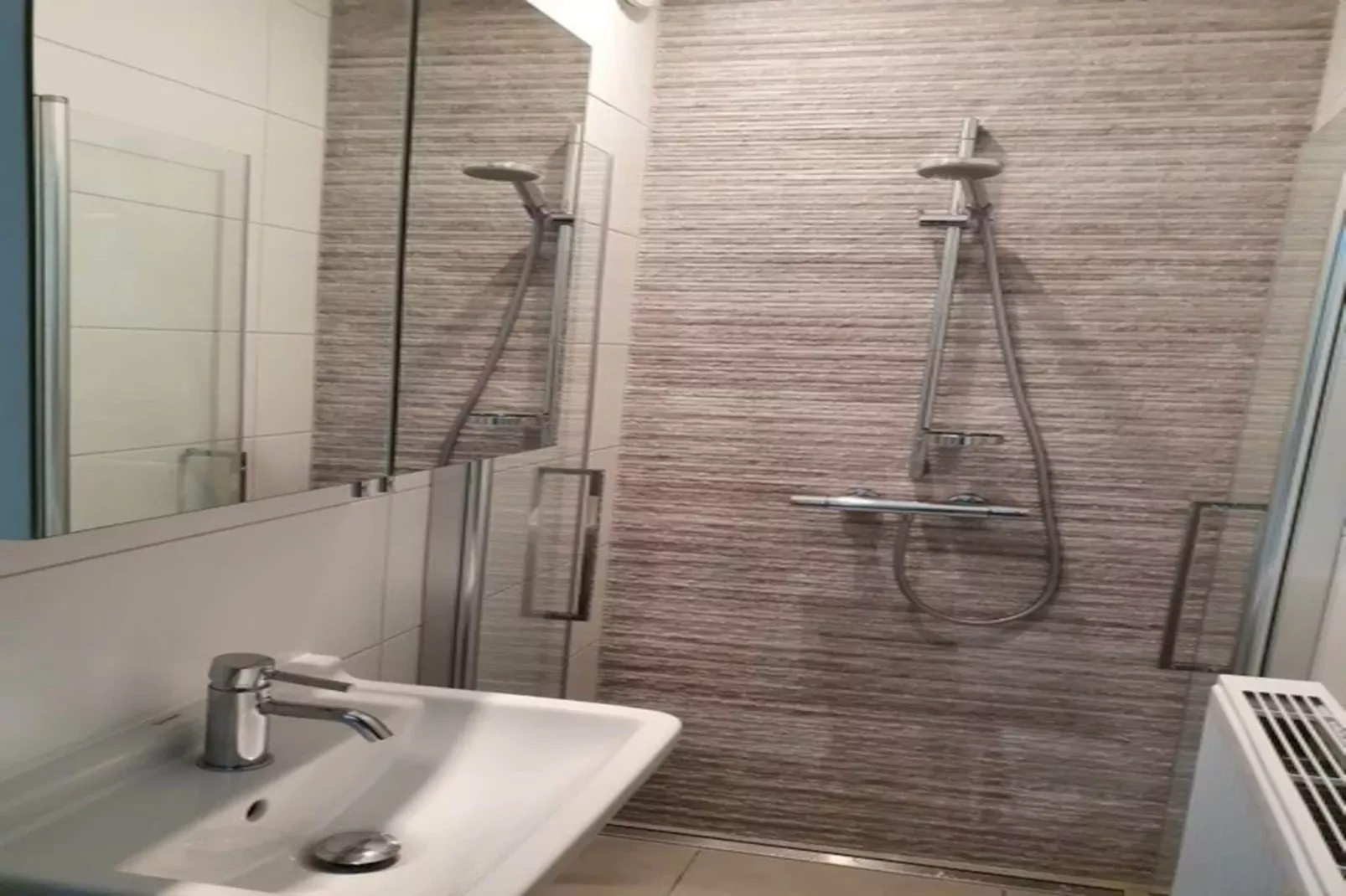 TER JAN/JAN/GV02-Badkamer