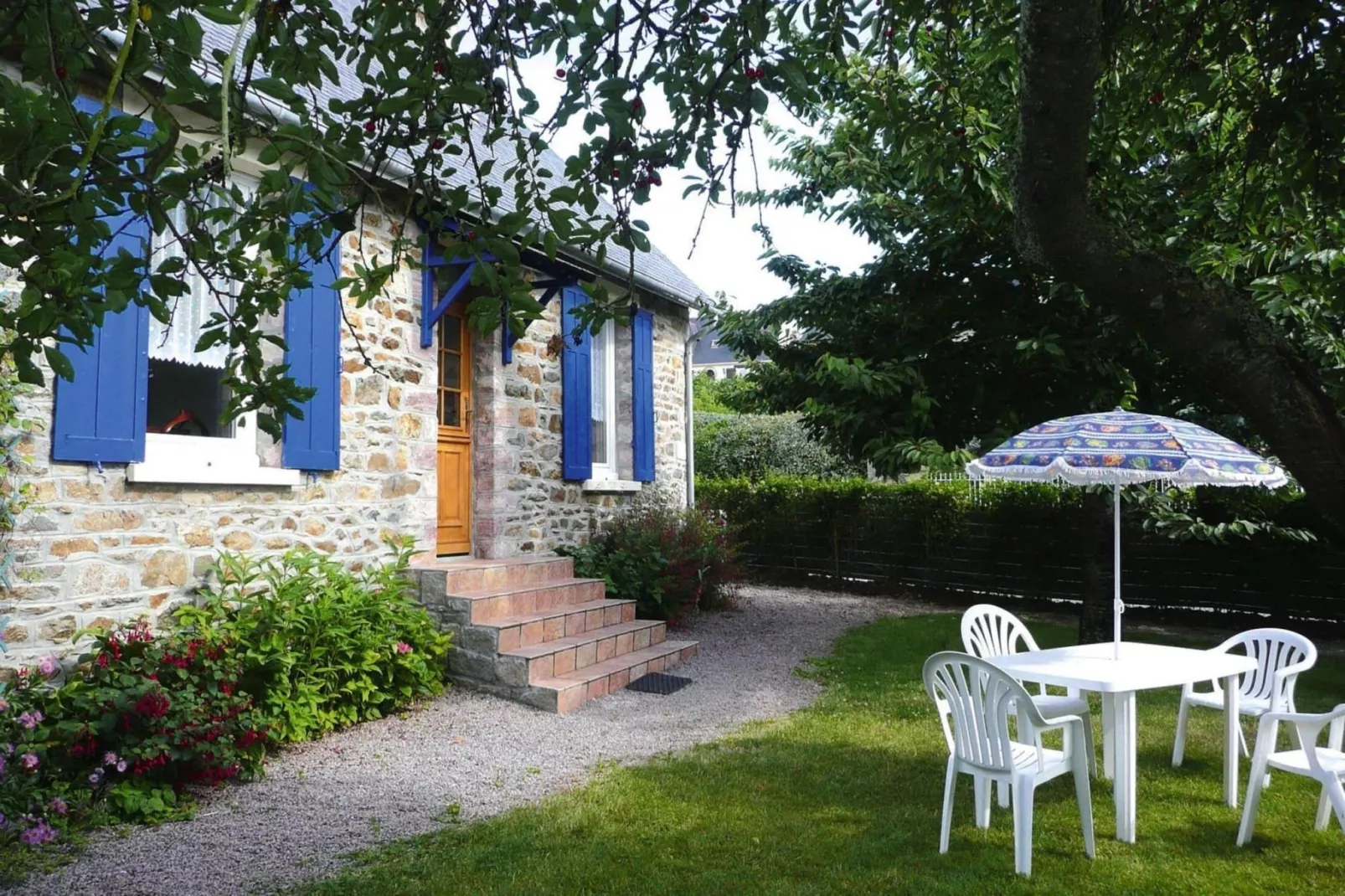 Nice holiday home near the beach Pléneuf Val André