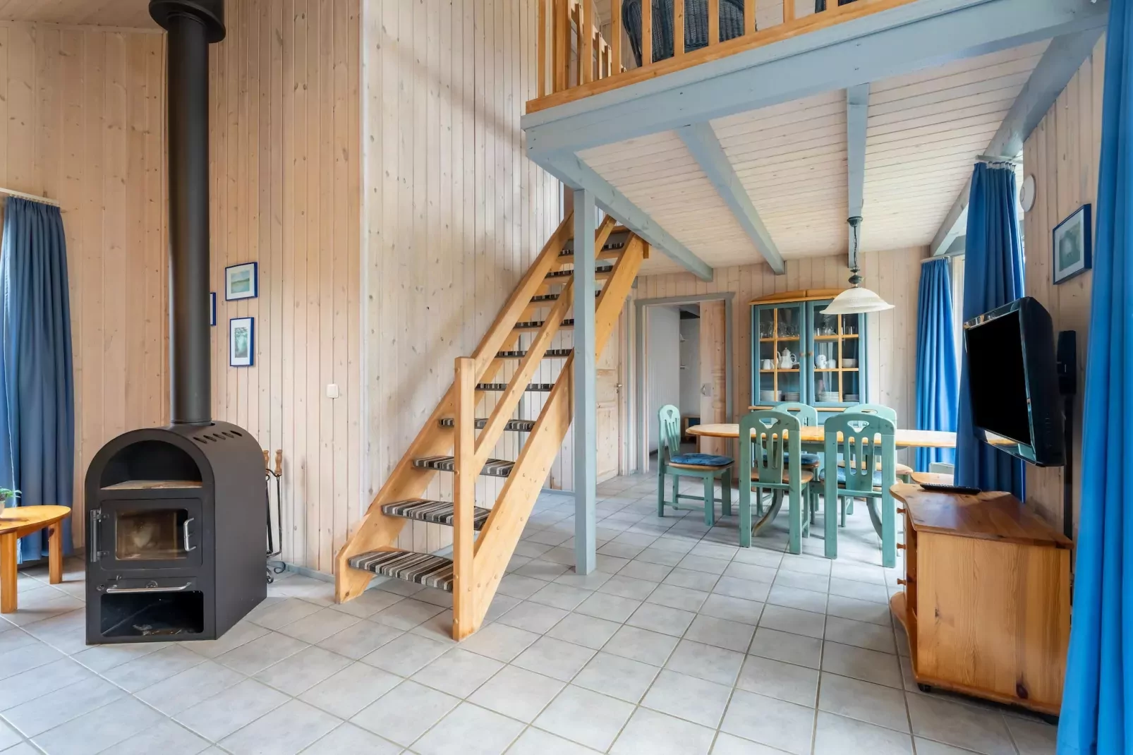 FH Wildgans Comfort mit Sauna & Kaminofen 81 qm 131-Woonkamer