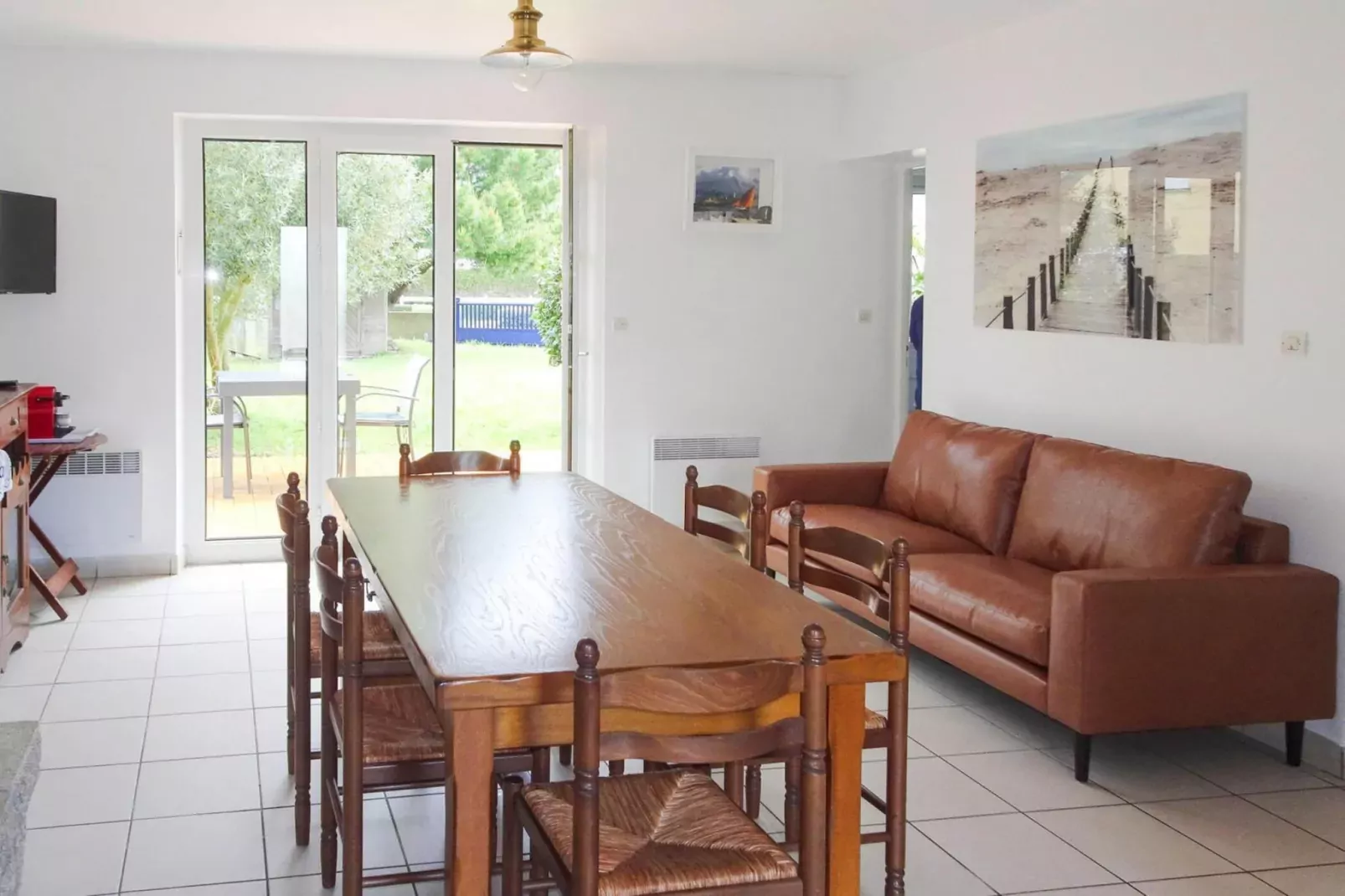 Semi-detached house Damgan-Eetkamer