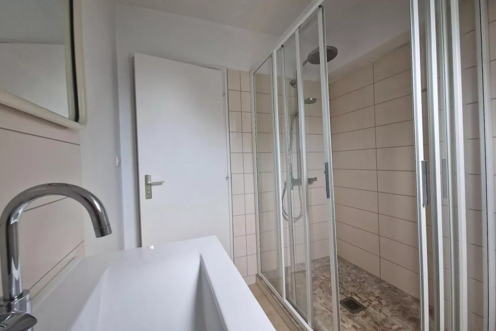 Semi-detached house Damgan-Badkamer
