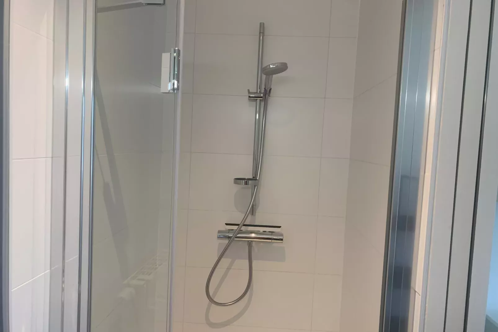 KARTHUIZER E1 0101PK-Badkamer