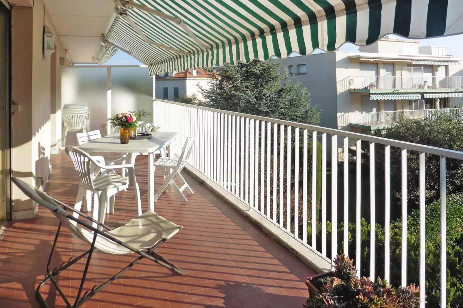 Ferienwohnung in Antibes-Terrasbalkon