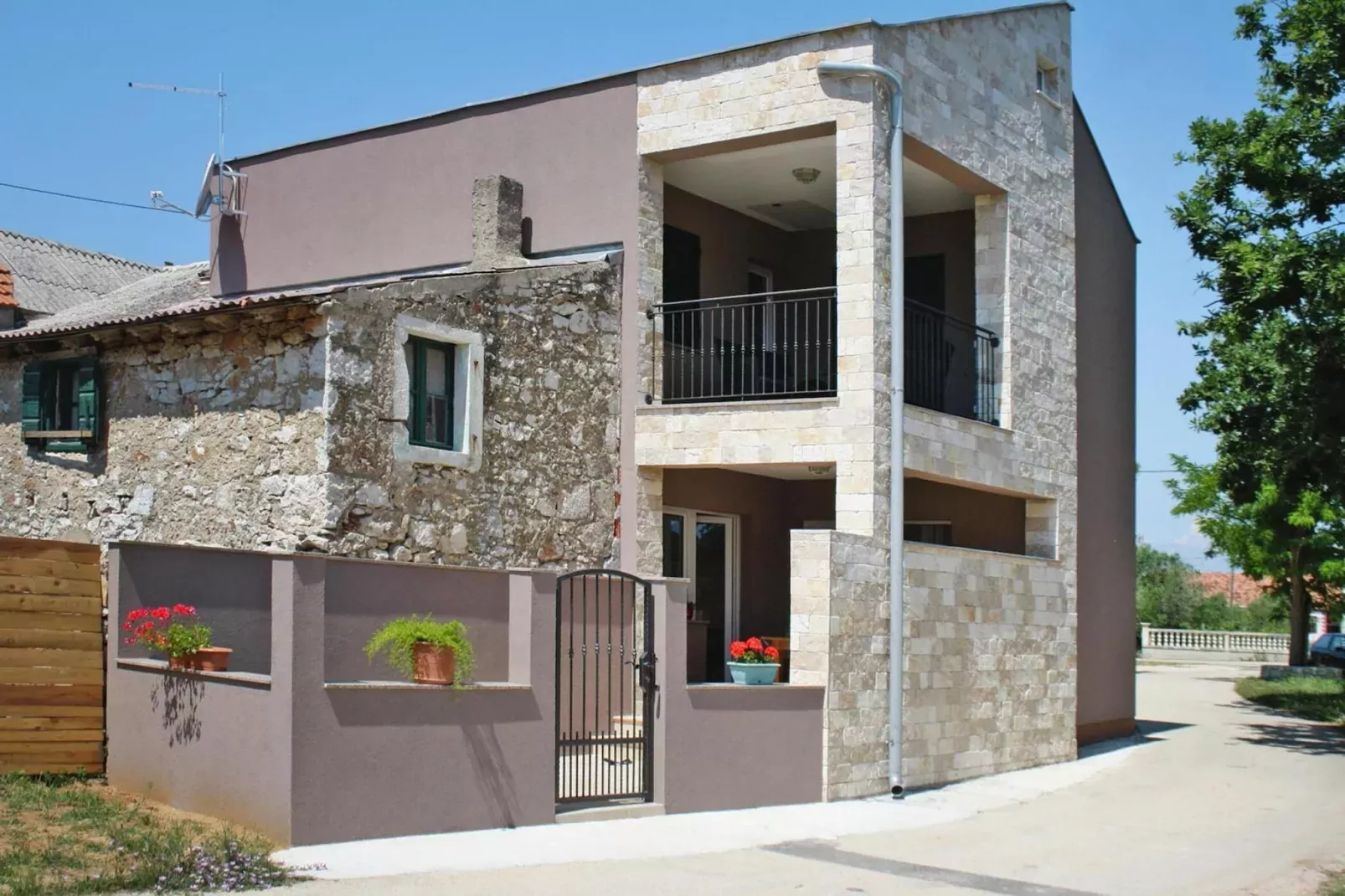 Holiday home, Privlaka-Ferienhaus Ruza, ca. 90 qm, bei Belegung mit 5-6 Personen-Buitenkant zomer
