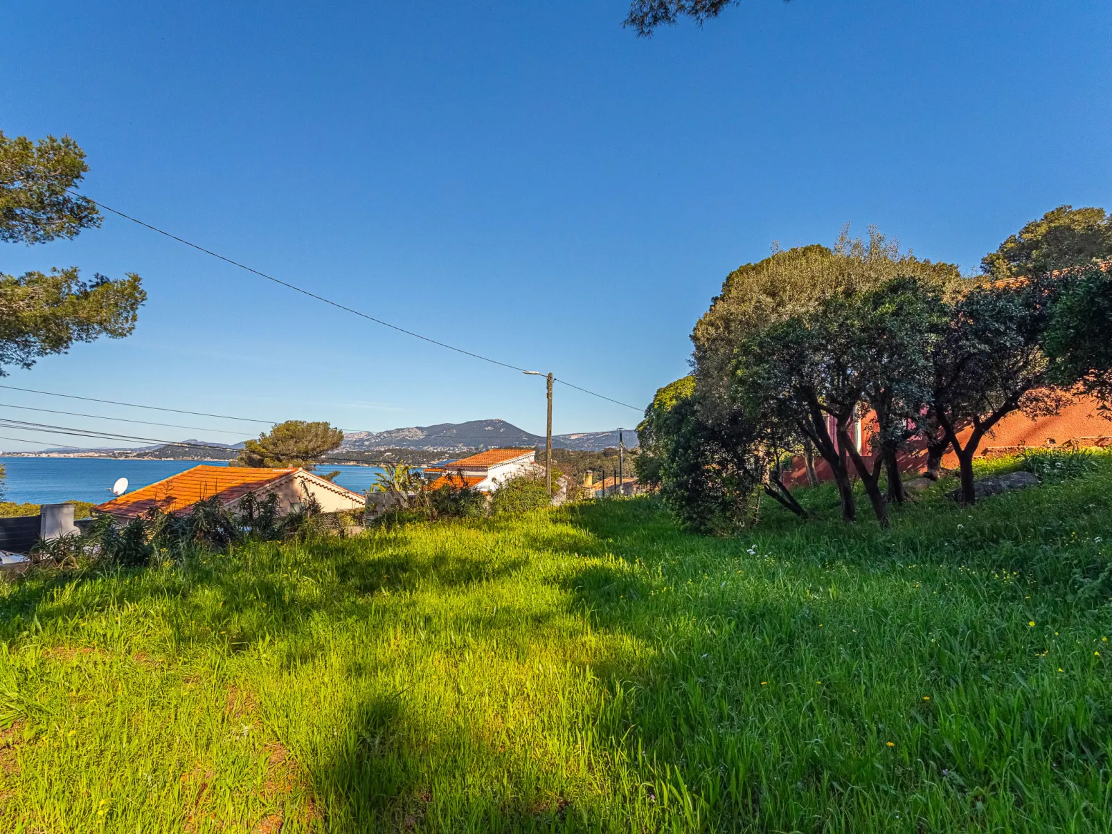 Le Provençal-Buiten