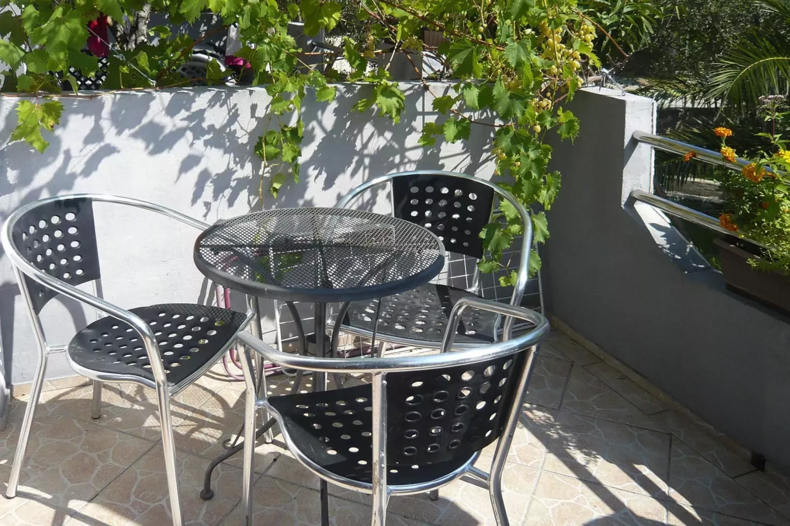 Bungalow Zoran, Starigrad Paklenica-E8 - 5 Pers.-Terrasbalkon