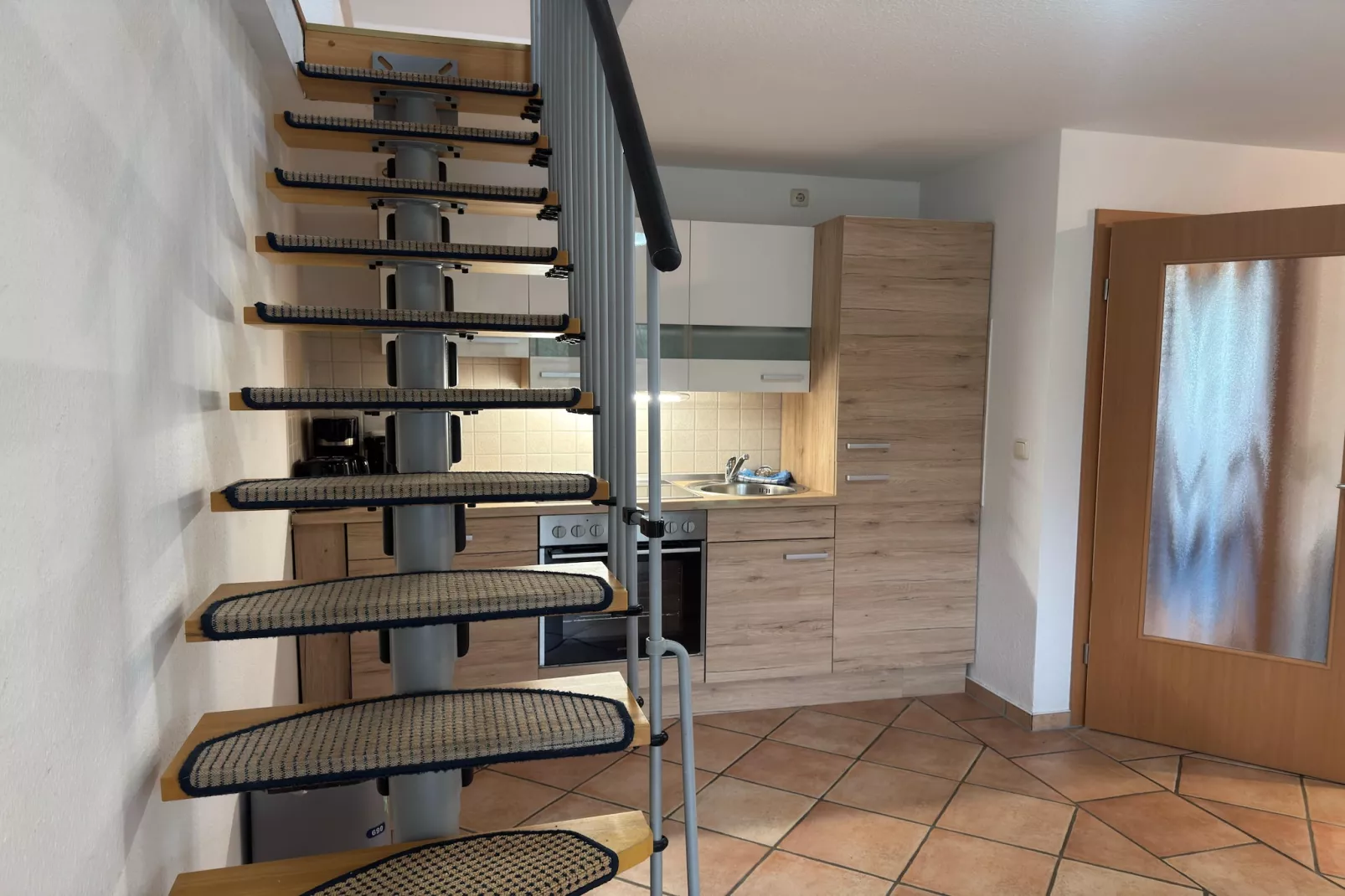 Bernstein mit Balkon am Sandstrand-Keuken