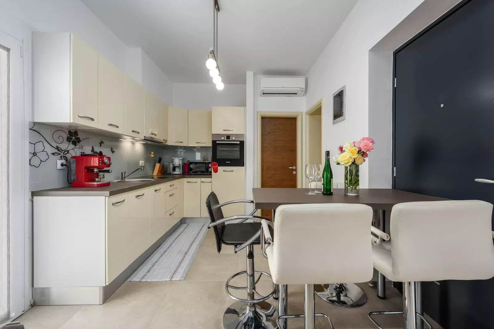 Apartment Vedran with heated pool, near Porec-Eetkamer
