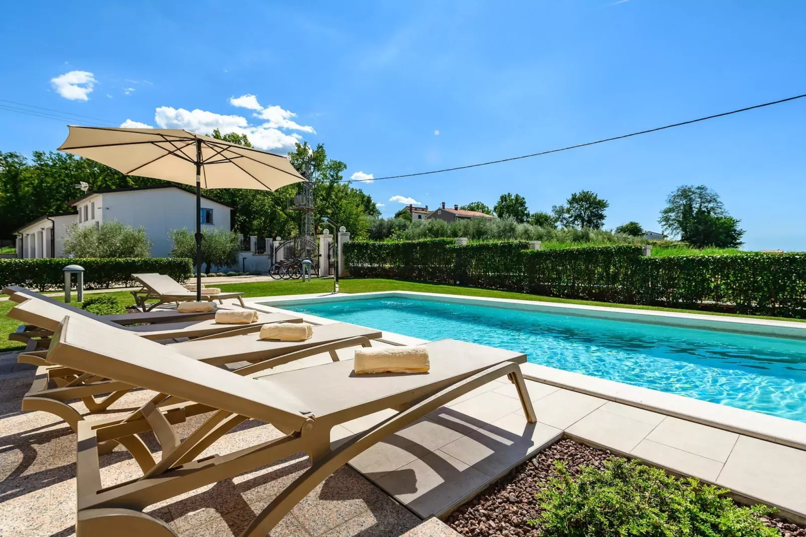 Premium Apartment Silvia II with private pool-Zwembad