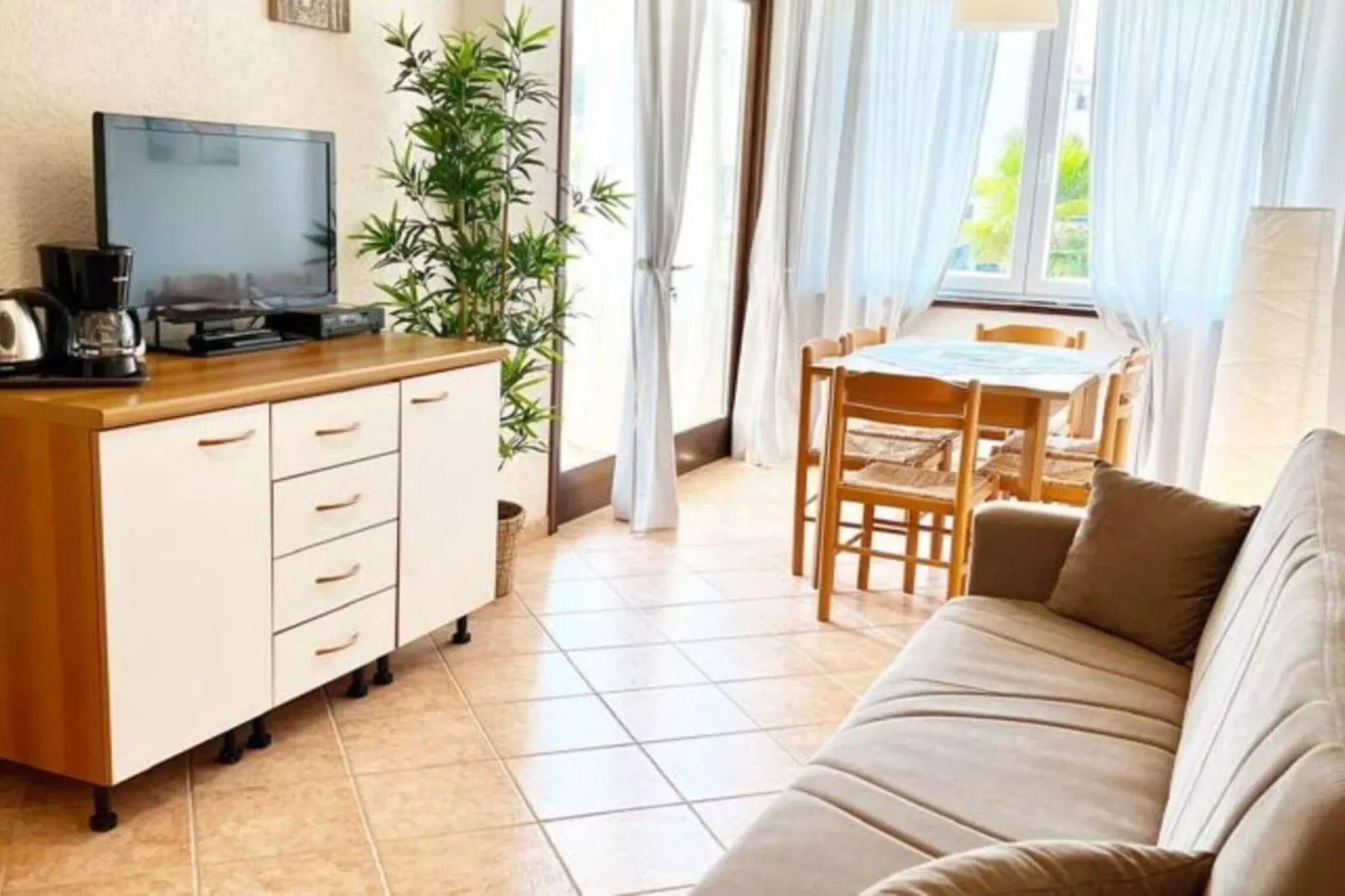 Apartment Iris-Woonkamer