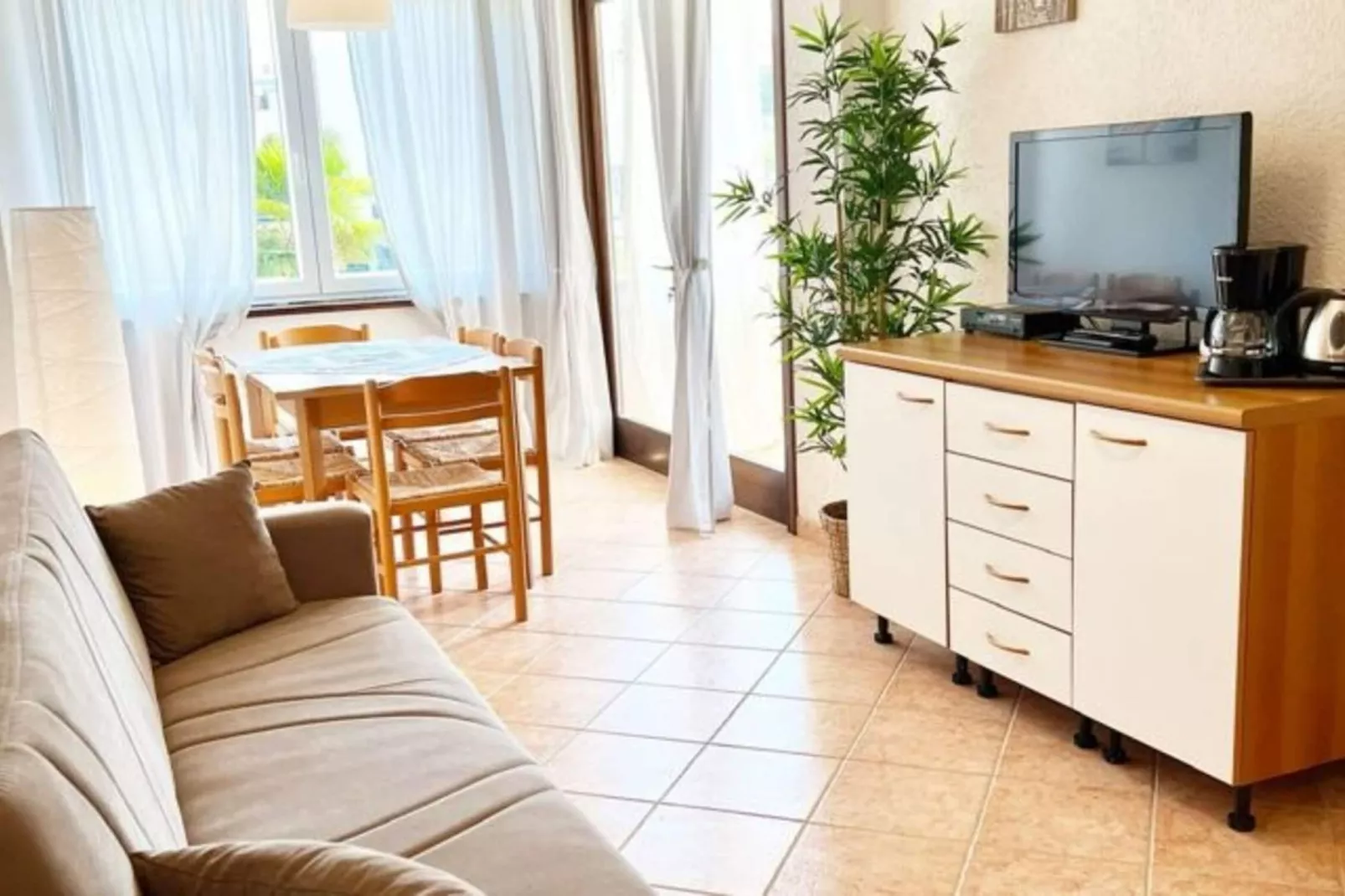 Apartment Rosa-Woonkamer