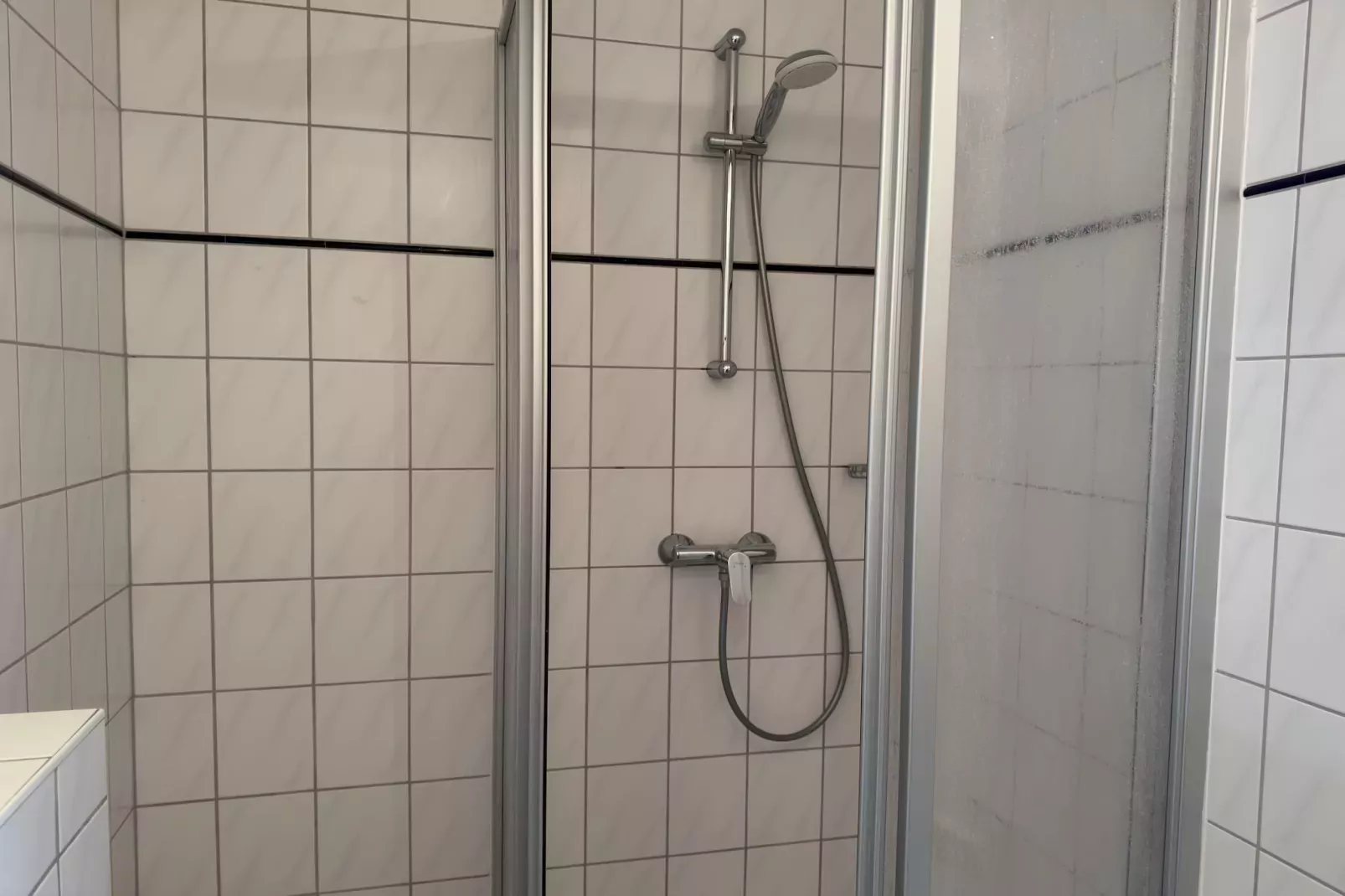 Arko 2 dicht am feinsandigen Strand-Badkamer