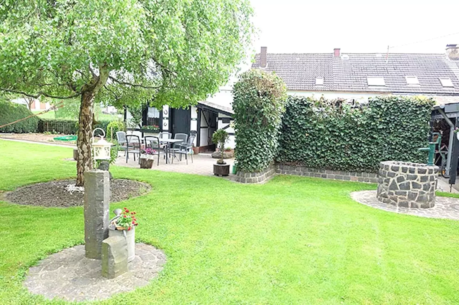 Ferienwohnung Oberstadtfeld Engeln-Tuinen zomer