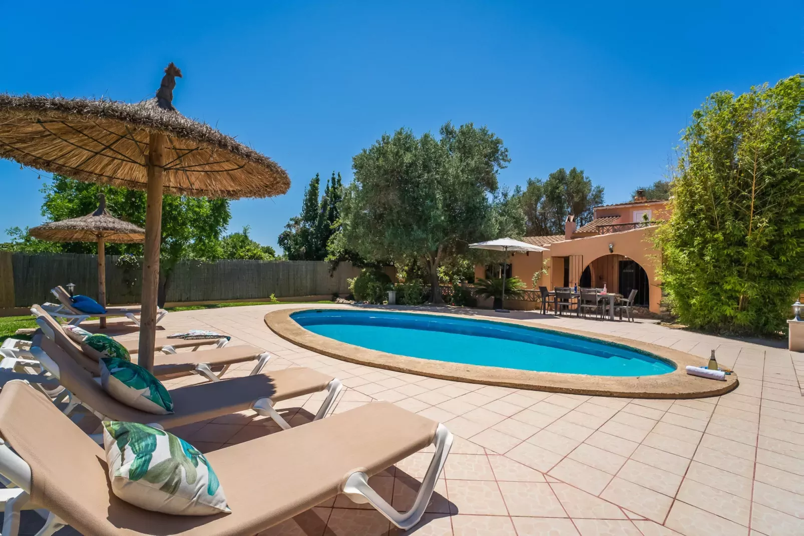 Finca Toni-Buitenkant zomer