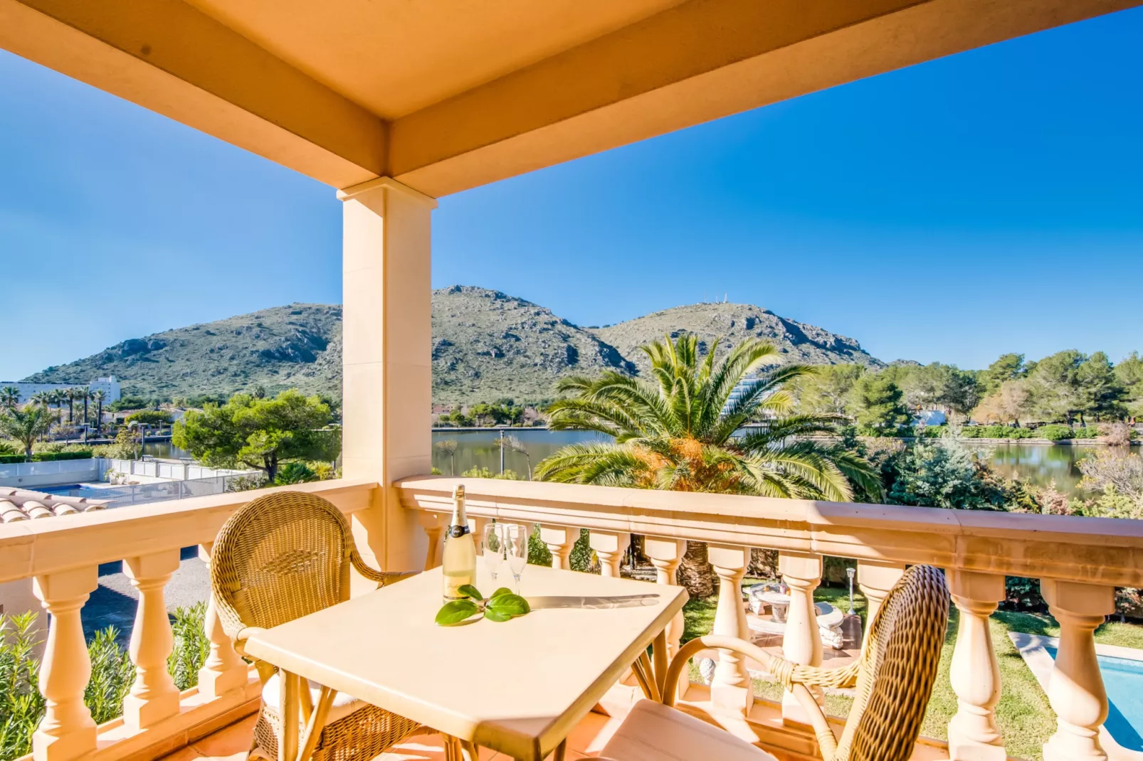 Aran Berna-Terrasbalkon