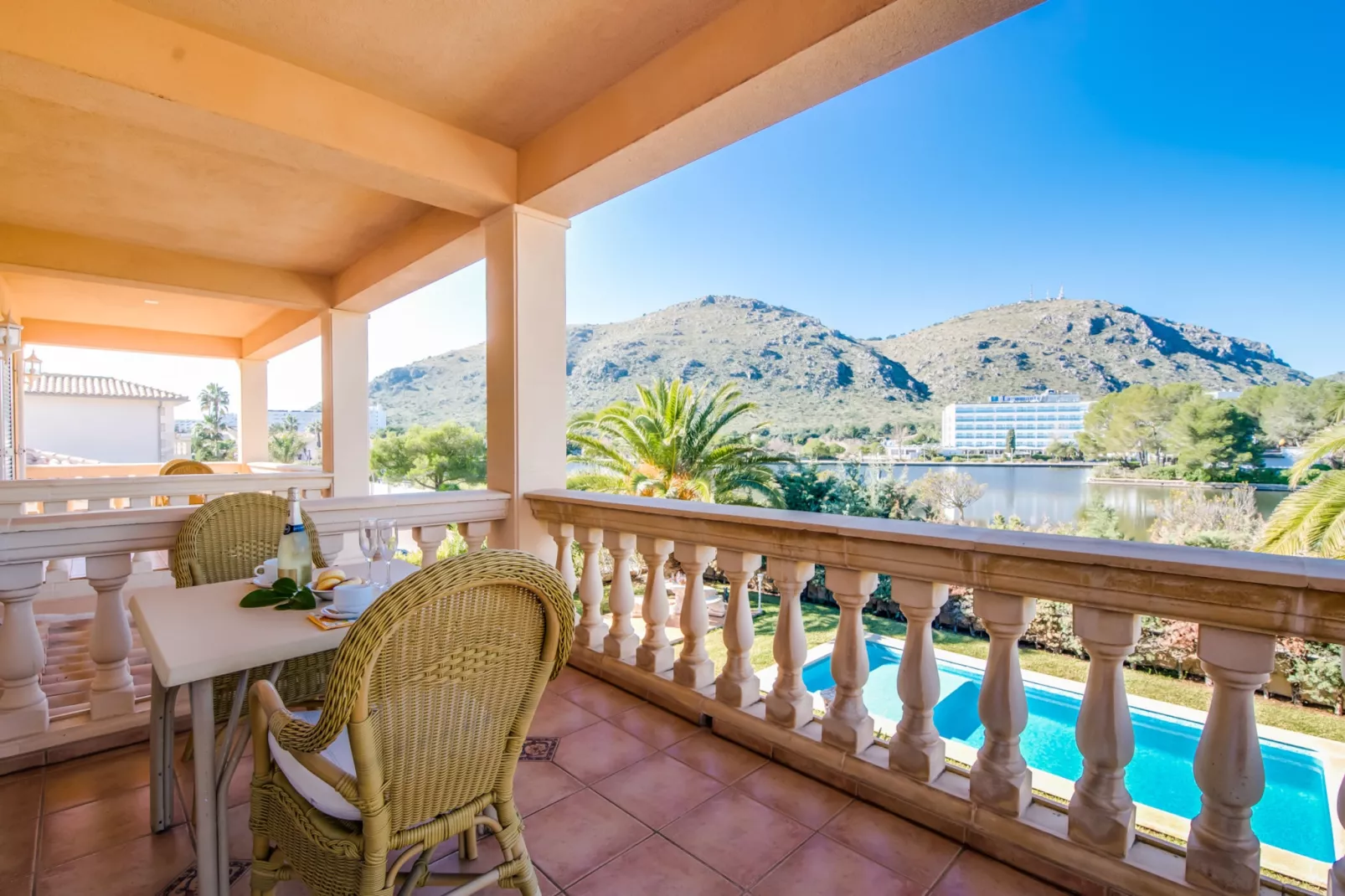 Aran Berna-Terrasbalkon