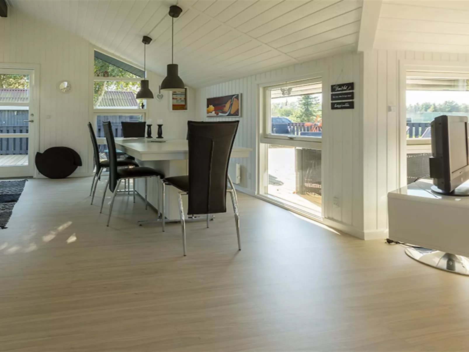 "Bryti" - 500m from the sea-Binnen