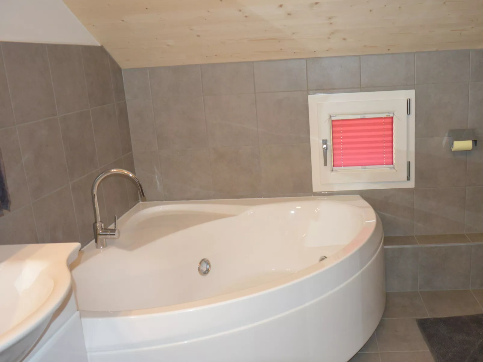 Superior # 15 mit IR-Sauna & Sprudelbad-Binnen
